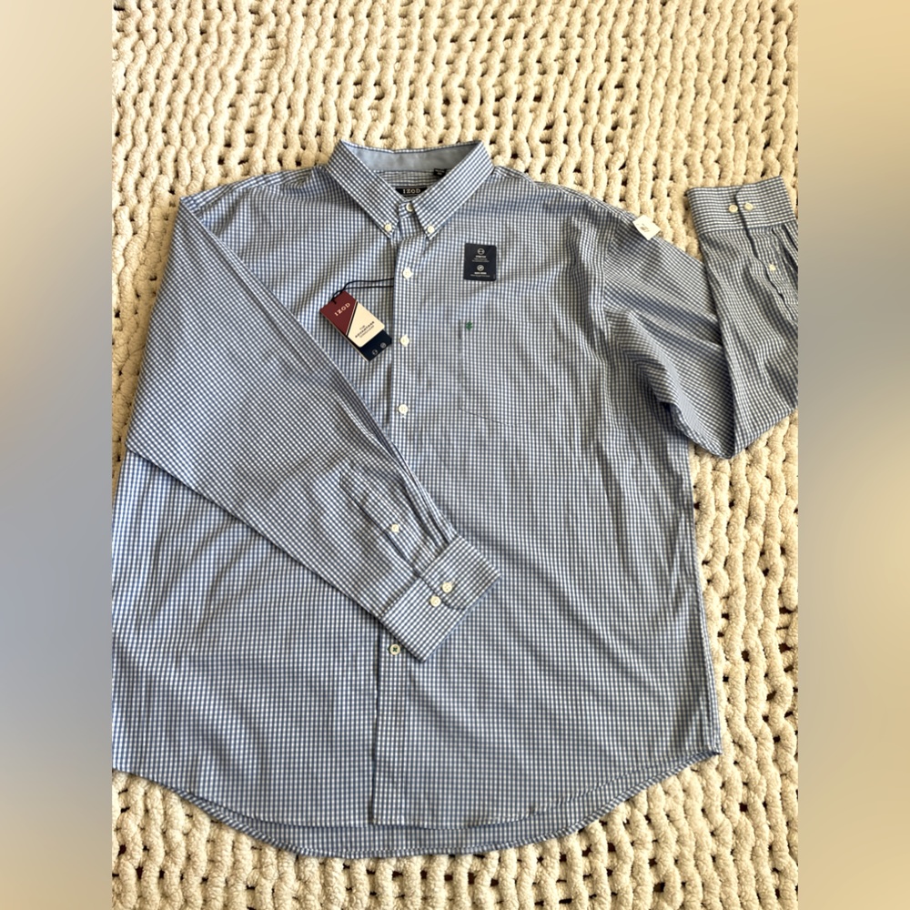 Izod button down shirt, long sleeve, square pattern.